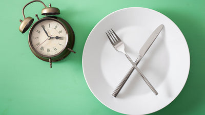 O que é jejum intermitente? Como posso jejuar com comida?